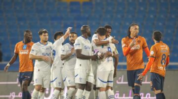 لاعب الهلال يشارك في مباراة الفيحاء مصاباً في الكتف