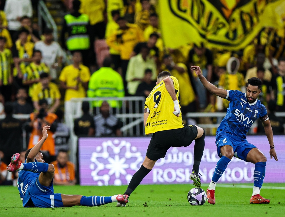 صراع الصدارة يشتعل في روشن.. مباريات الهلال والاتحاد المتبقية 