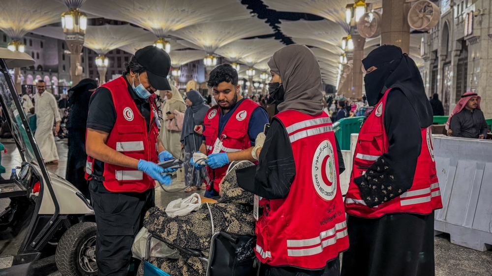 المدينة المنورة.. الهلال الأحمر ينقذ مصابًا بجلطة قلبية في مسجد قباء