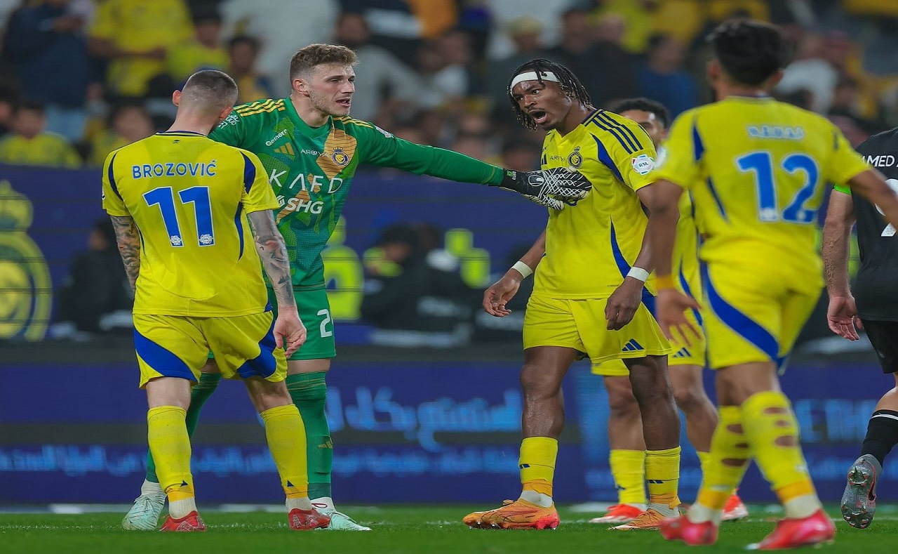 تلاسن بين ثنائي النصر في مباراة الشباب